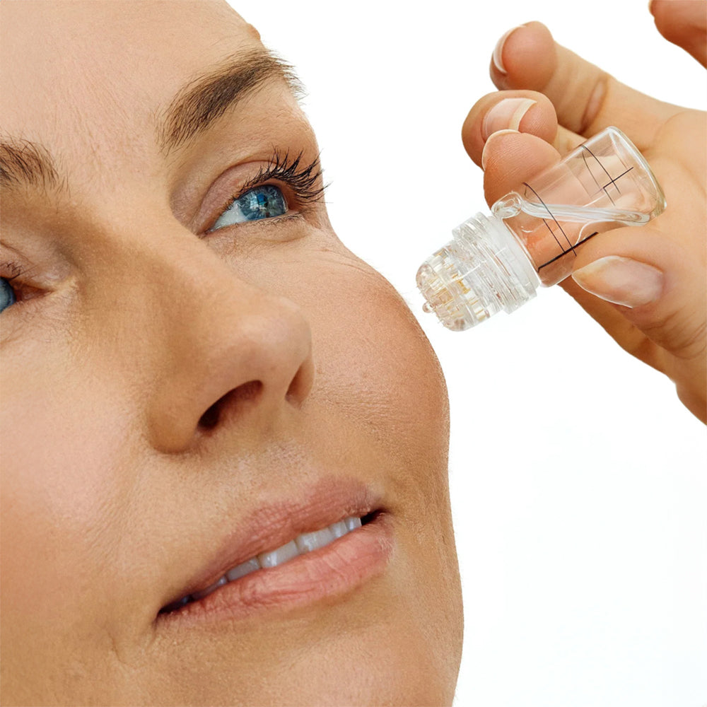 Roll On™ - Set microneedling con applicatore e ricariche