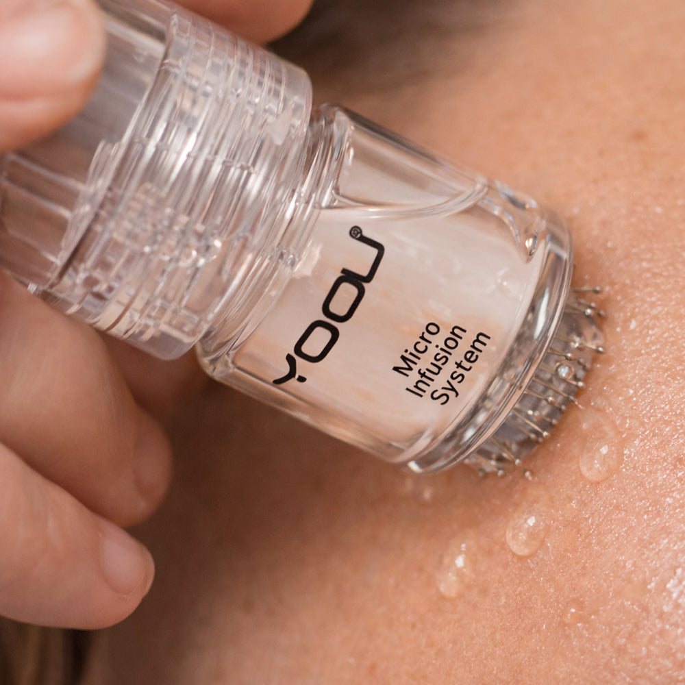 Roll On™ - Set microneedling con applicatore e ricariche