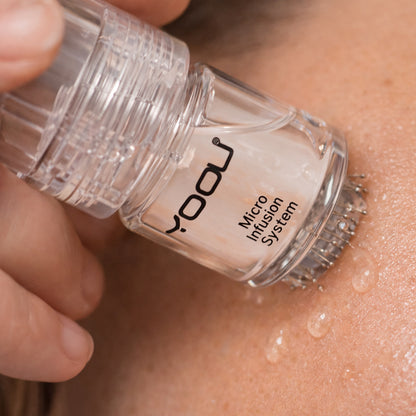 Roll On™ - Set microneedling con applicatore e ricariche